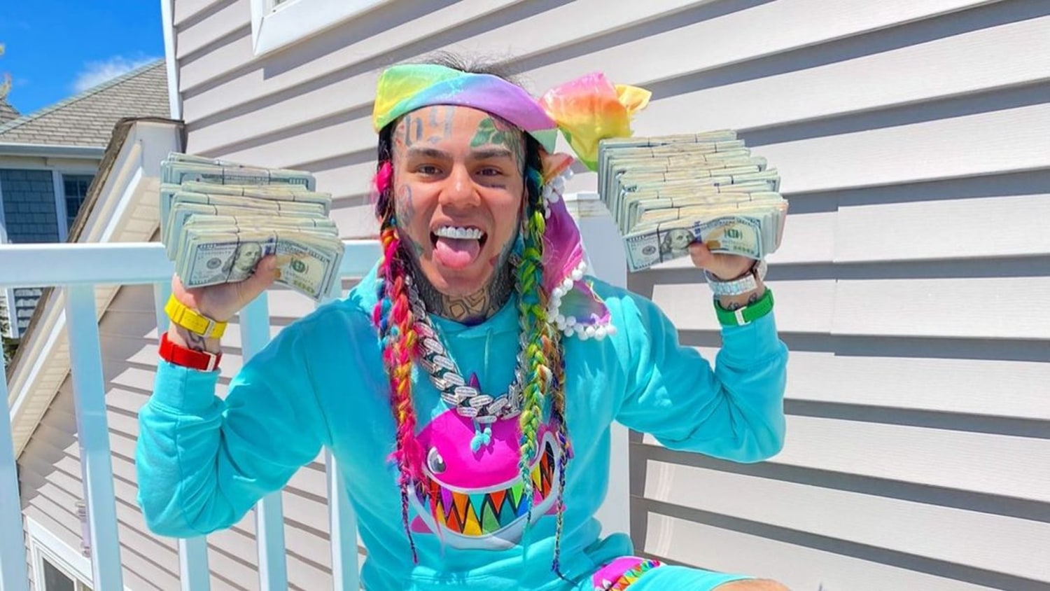 tekashi 6ix9ine regala dinero como el controversial rapero cambia vidas con sus donaciones